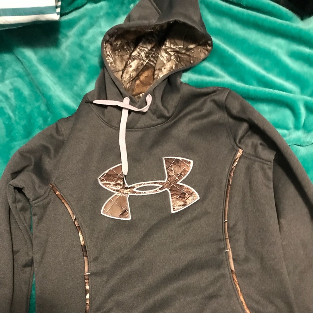 Under armour sweatshirt